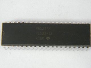 R6532AP RAM I/O TIMER (RIOT) DIP 40 ROCKWELL