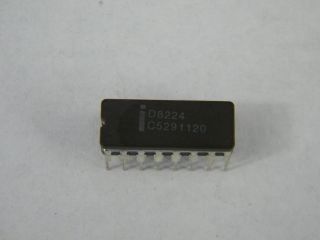 D8224 INTEL CLOCK GENERATOR CER DIP16