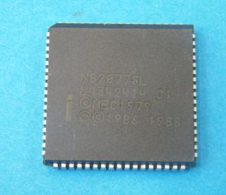 N82077SL FLOPPY DISK CONTROLLER  INTEL PLCC68
